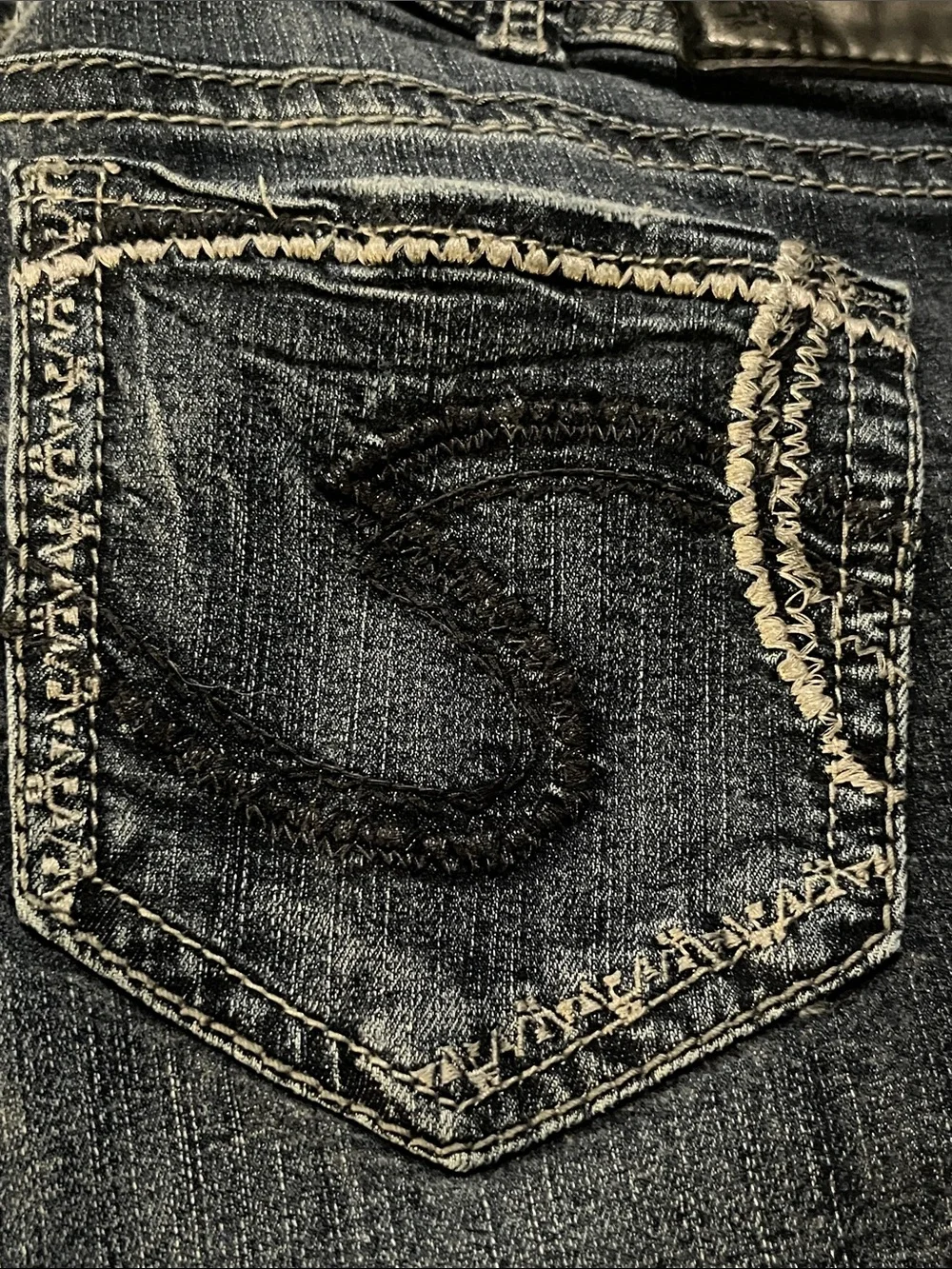 Silver Jeans Indigo Cropped Ankle Jeans with Contrast Stitching